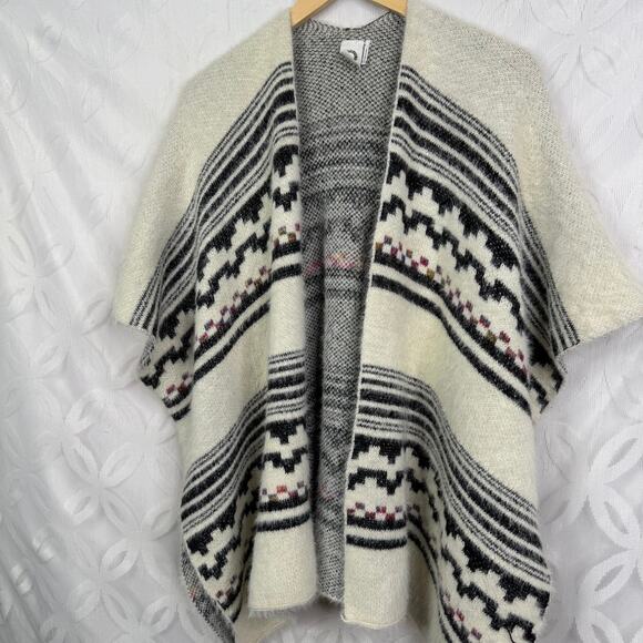 Anthropologie Akemi + Kin Tallulah Eyelash Knit Plush Aztec Print Poncho - Picture 4 of 7